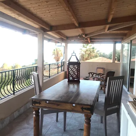 Toit Terrasse * מנטון