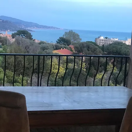 דירה Toit Terrasse מנטון