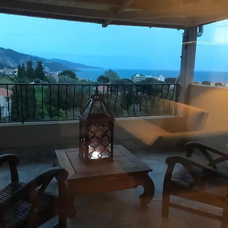 Toit Terrasse * Menton