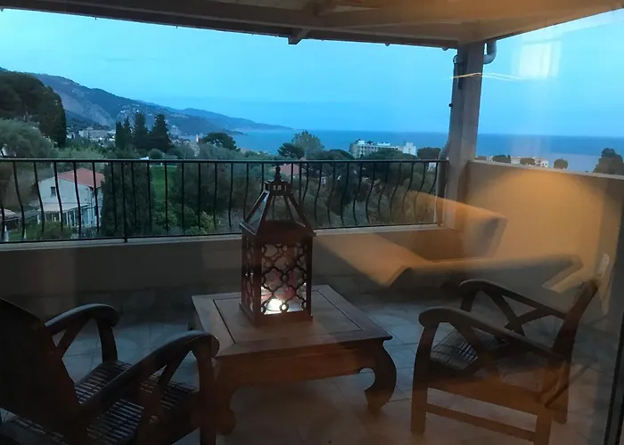 Toit Terrasse * Menton