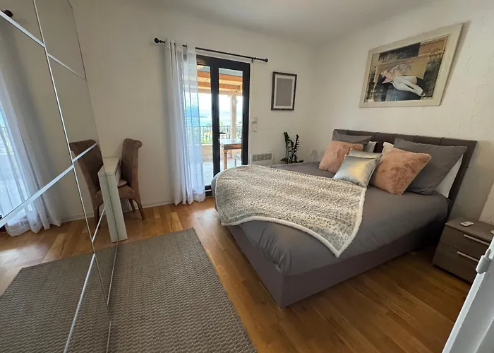 Toit Terrasse * Μεντόν